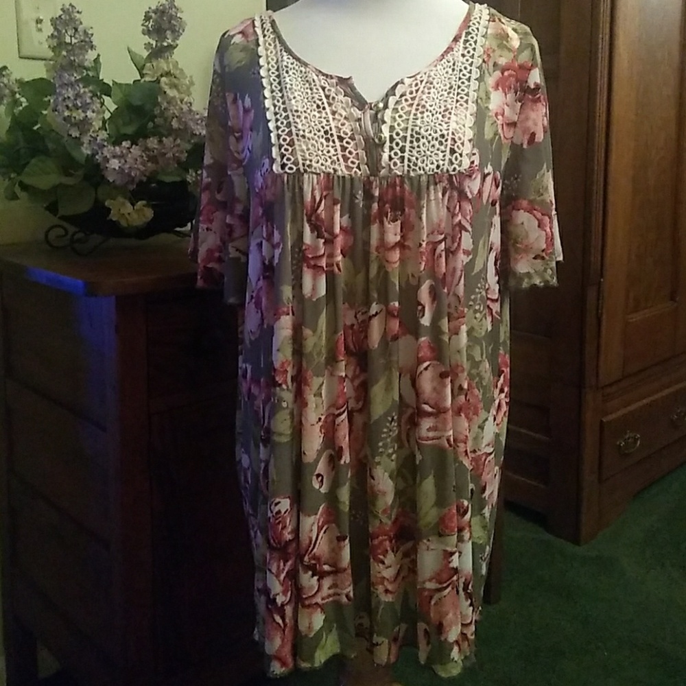 PLUS women's top